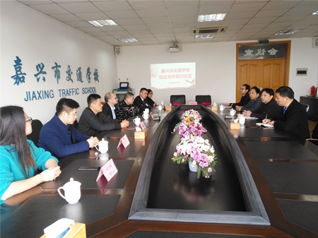 校企合作簽約(湯珠勤)_副本.jpg 校企合作簽約(湯珠勤)_副本.jpg