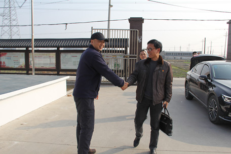 GH農(nóng)村局賀局慰問(wèn)房巍飚1_副本.jpg GH農(nóng)村局賀局慰問(wèn)房巍飚1_副本.jpg