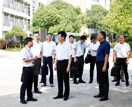 平湖市領導調研交通學校1(盛思佳)_副本.jpg 平湖市領導調研交通學校1(盛思佳)_副本.jpg